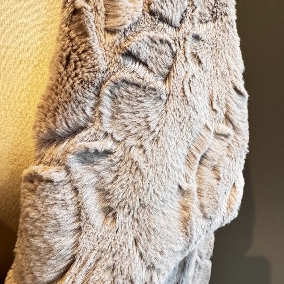 NEW Jack Soft Camel Faux Fur Vest - Picture 7 of 10